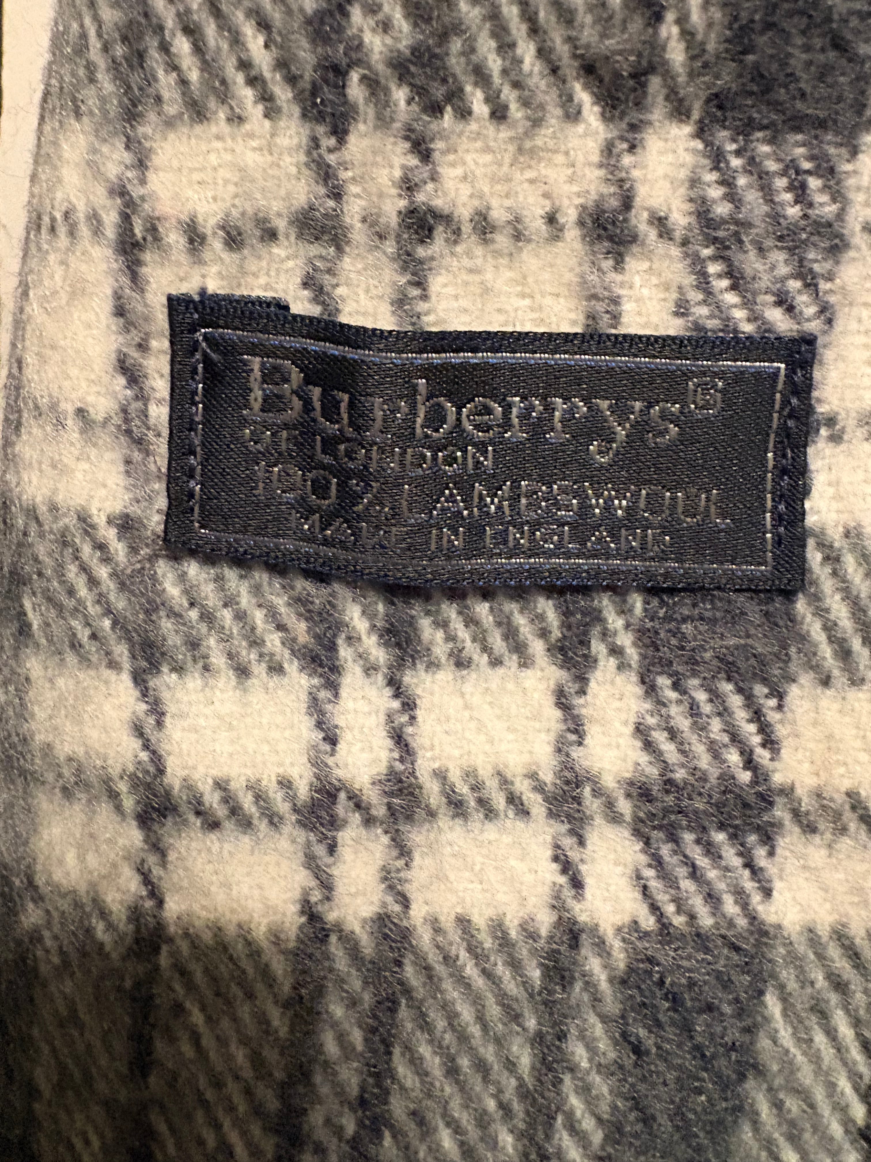 Burberrys of London Vintage 100% Lambswool Scarf
