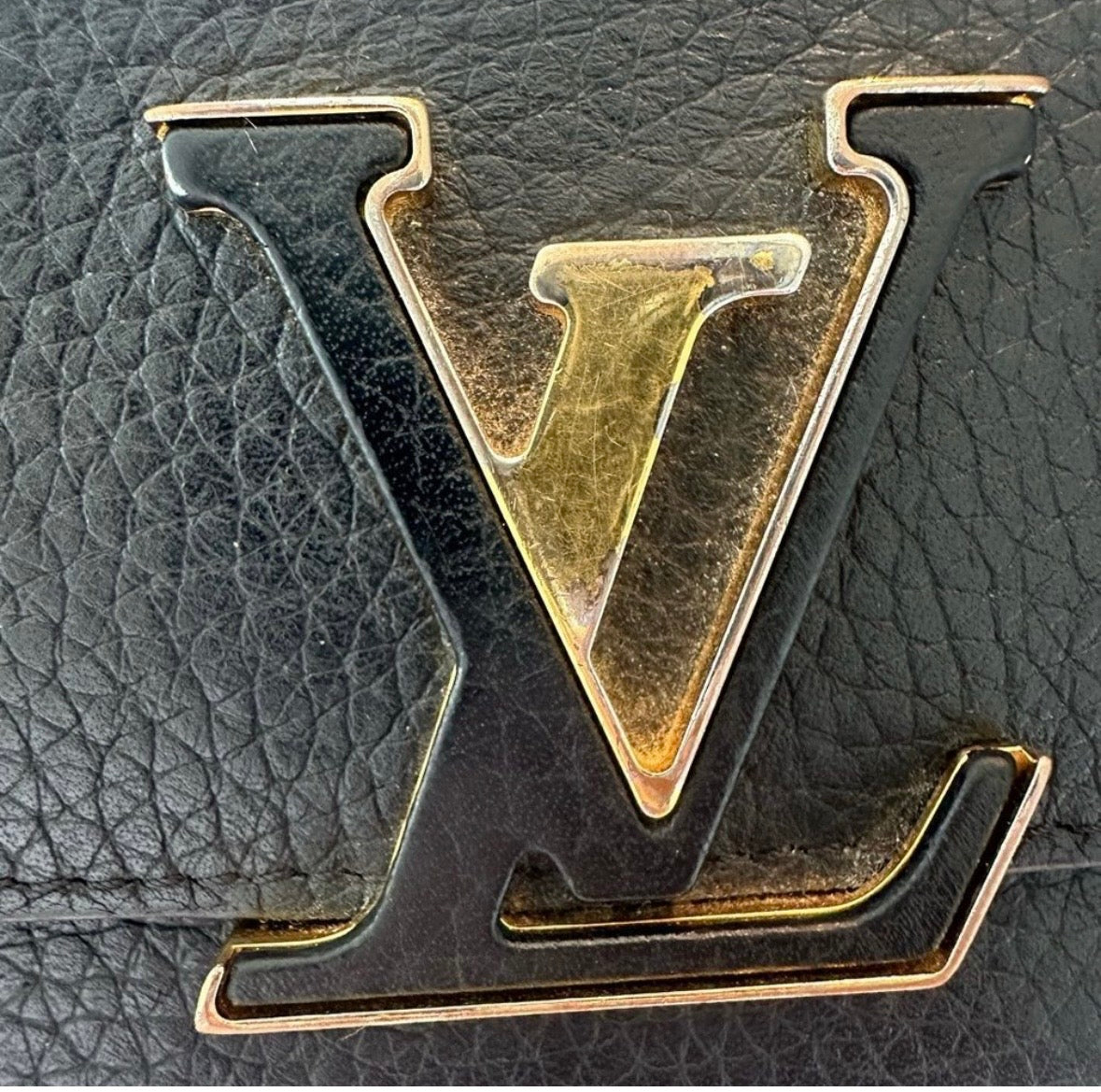 Louis Vuitton Capucines Wallet – Black Taurillon Leather / Hot Pink Interior