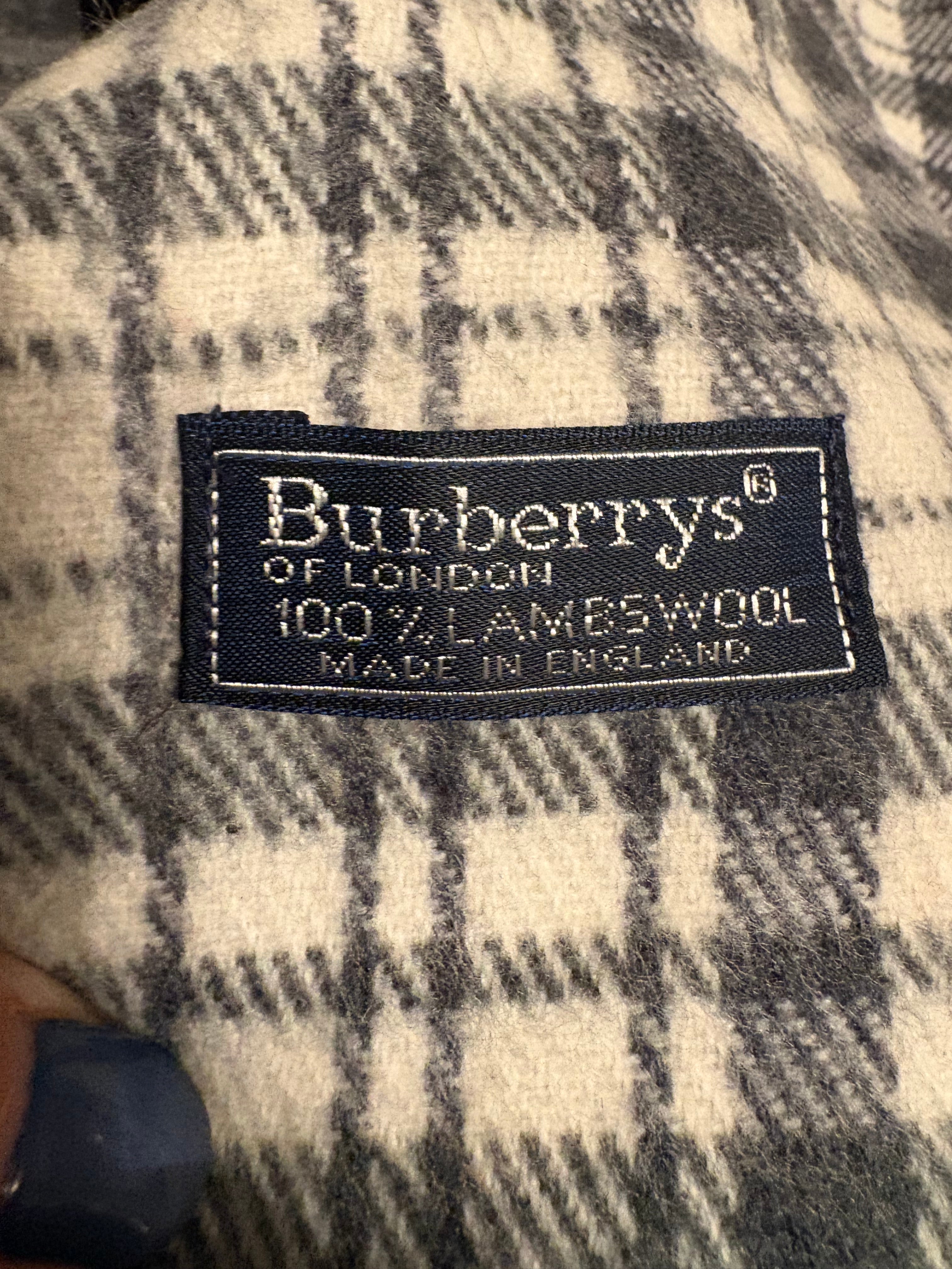 Burberrys of London Vintage 100% Lambswool Scarf