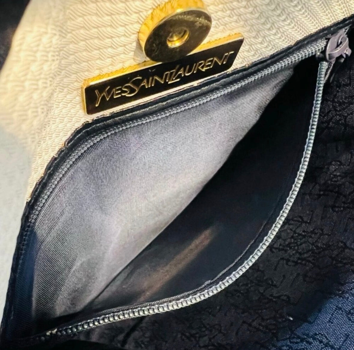 Yves Saint Laurent (YSL) Triangle Plate Cassandra Handle Bag w/COA and dust bag