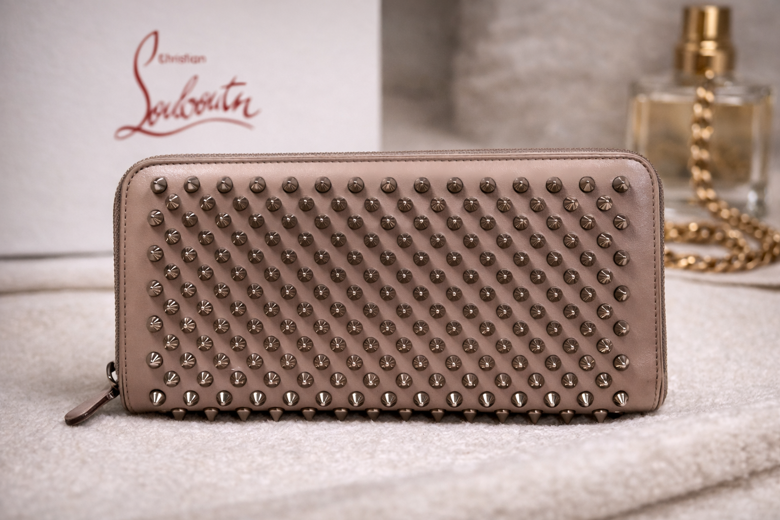 Christian Louboutin Panettone Spiked Zippy Wallet – Blush / Beige Leather