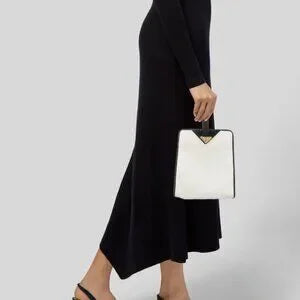 Yves Saint Laurent (YSL) Triangle Plate Cassandra Handle Bag w/COA and dust bag