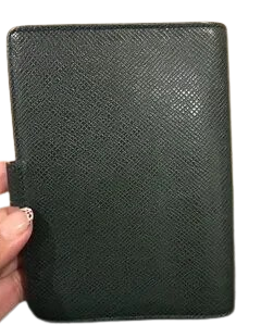LOUIS VUITTON Taiga Leather Agenda – Dark Green (Epicea)